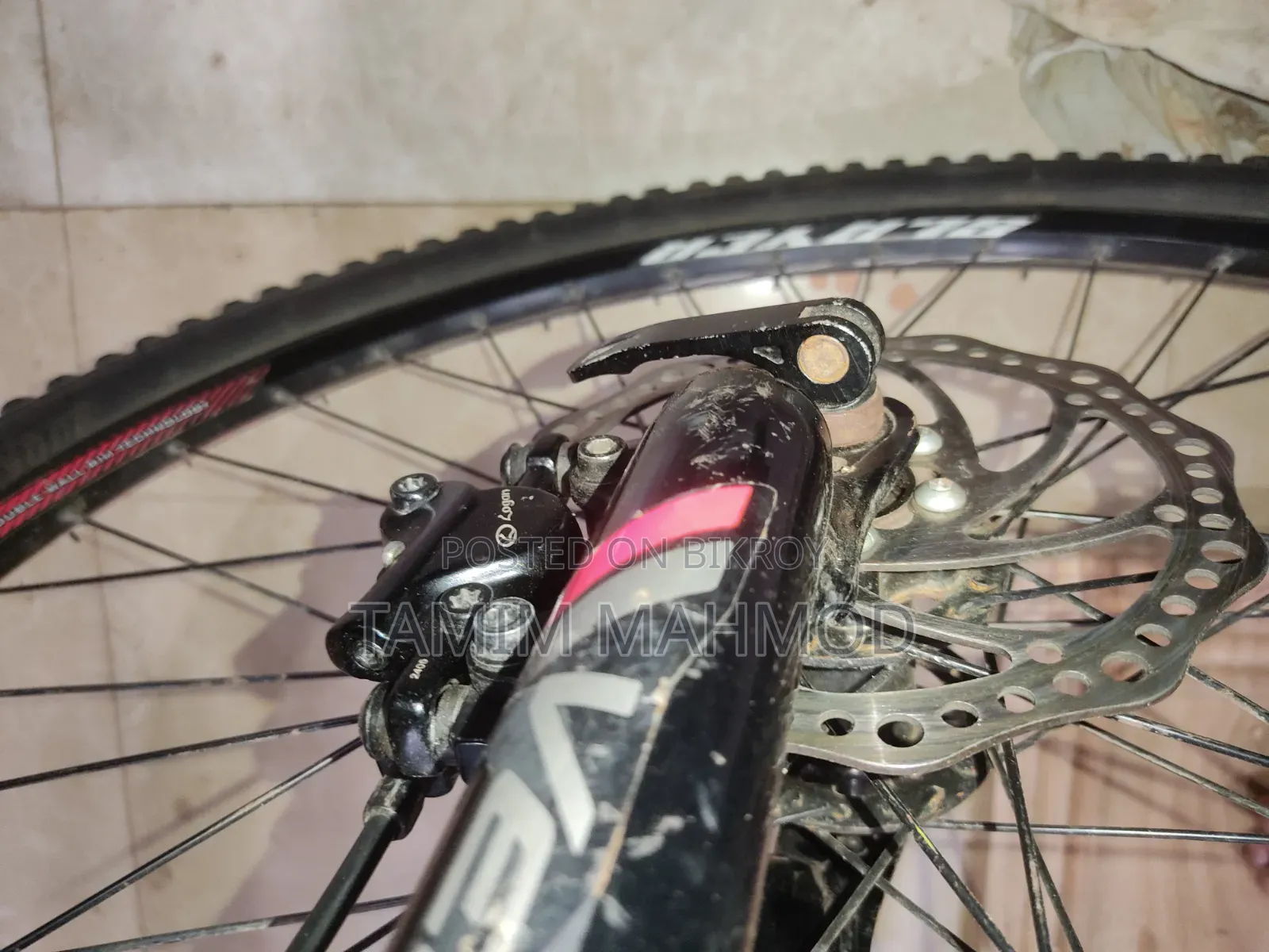 Veloce 1.O মডেলের সাইকেল সম্পূর্ণ নতুন অবস্থায় আছে।