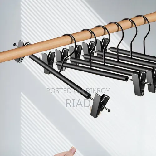 Showroom Hanger