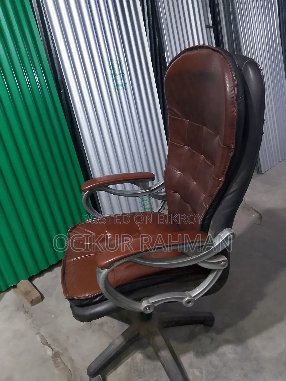 Chair for sale due to urgent need for money, barely used