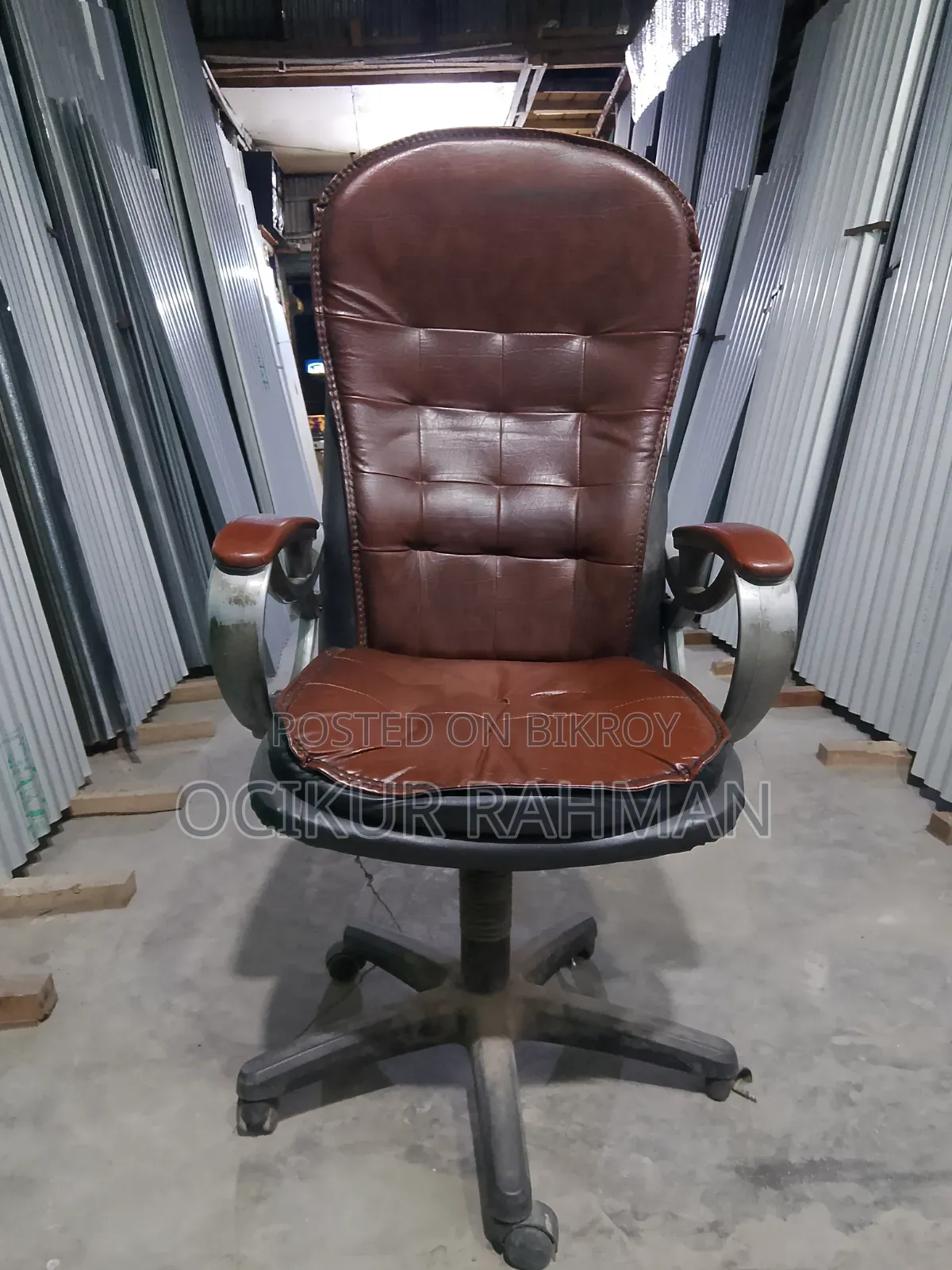 Chair for sale due to urgent need for money, barely used