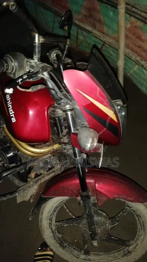 Mahindra Centuro 2017 Red