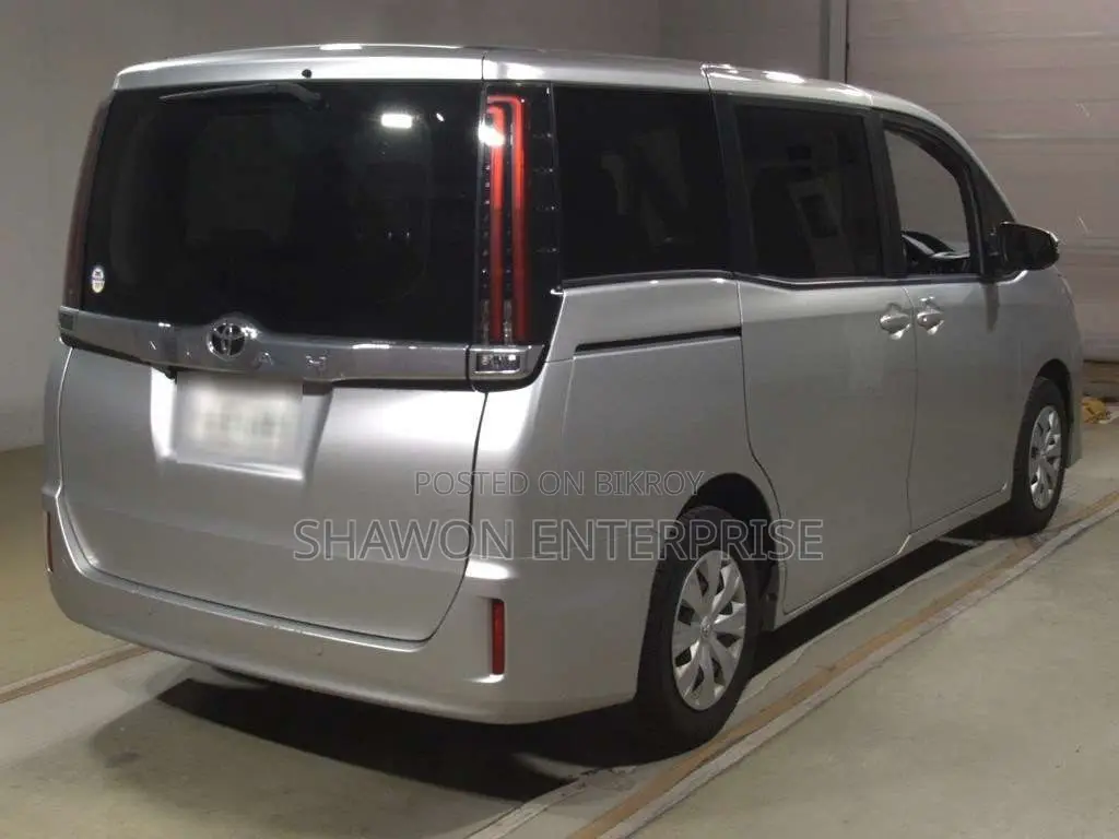 Toyota Noah 2021 Silver
