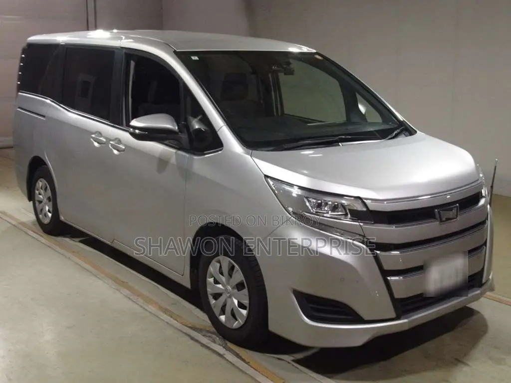 Toyota Noah 2021 Silver