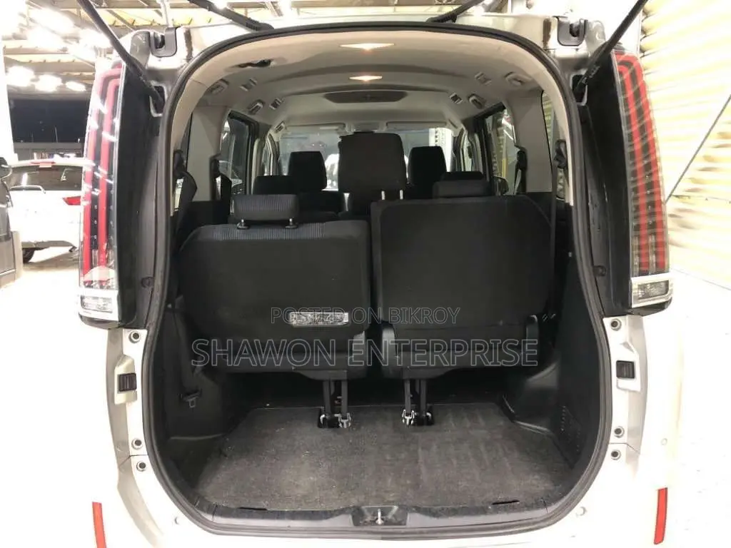 Toyota Noah 2021 Silver