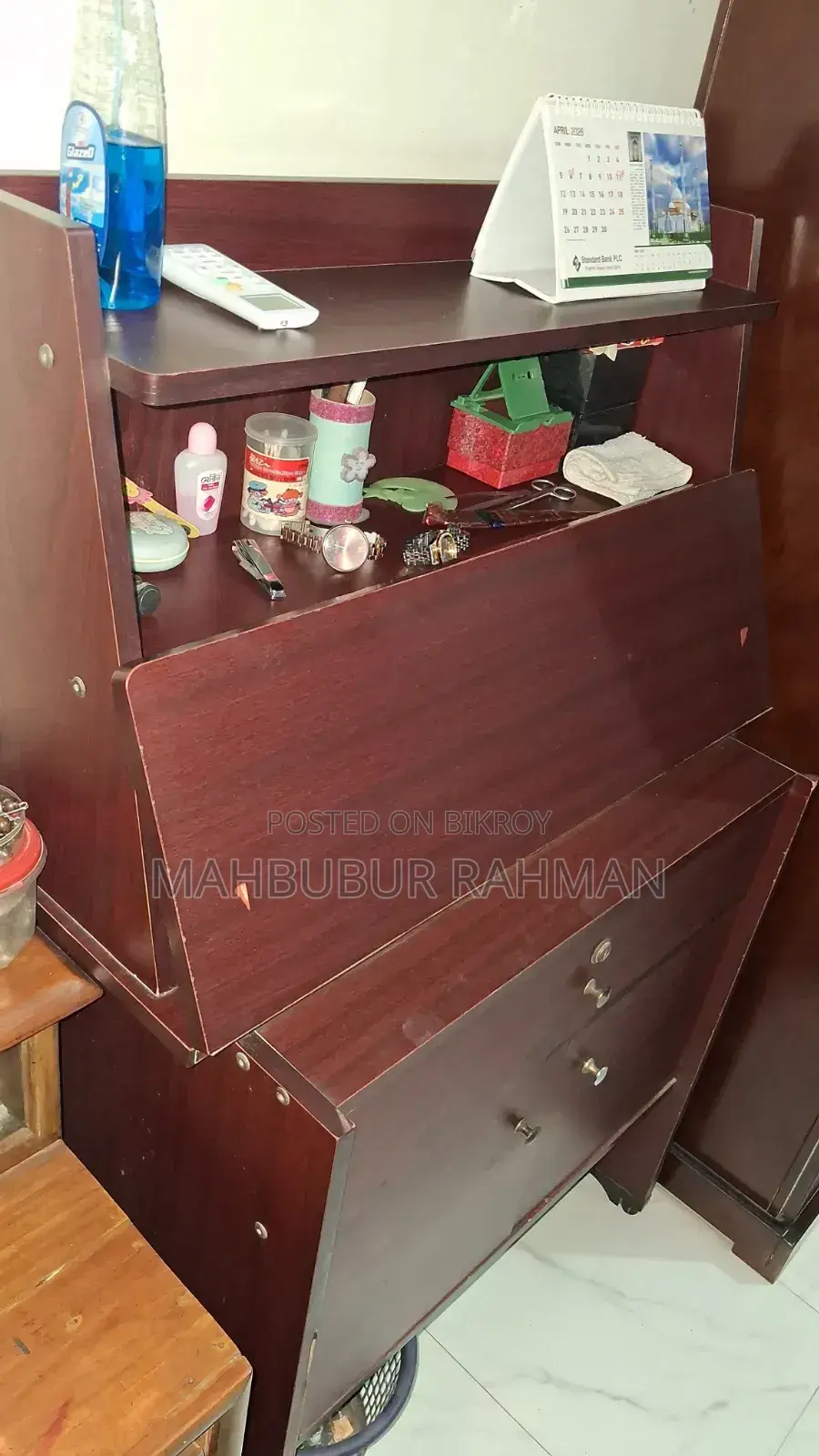 স্টাডি টেবিল