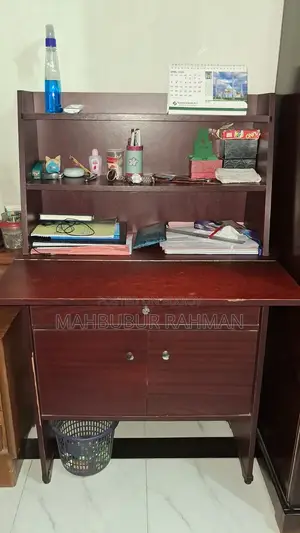 স্টাডি টেবিল