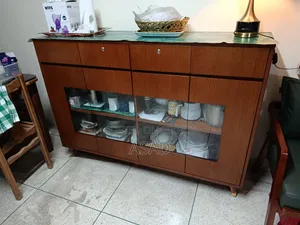 বাসনপত্রের শোকেস