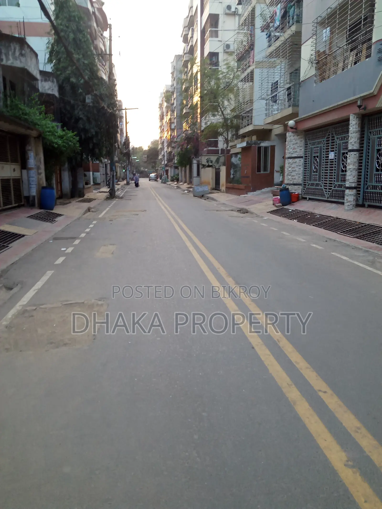 South-facing 7 Katha land near the lake, Gulshan 1