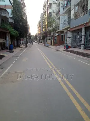 South-facing 7 Katha land near the lake, Gulshan 1