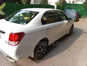 টয়োটা করোলা ২০১৪ হোয়াইট