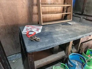 আয়রন টেবিল বা কাটিং টেবিল
