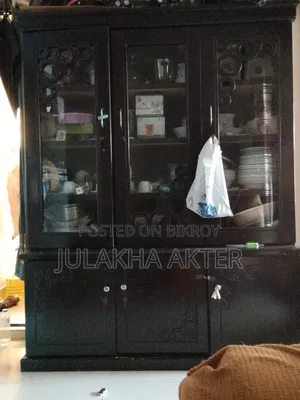 বিক্রি করা হবে। ৪ বছর ব্যবহার করা হইছে। একটা গ্লাস একটু ভাঙা