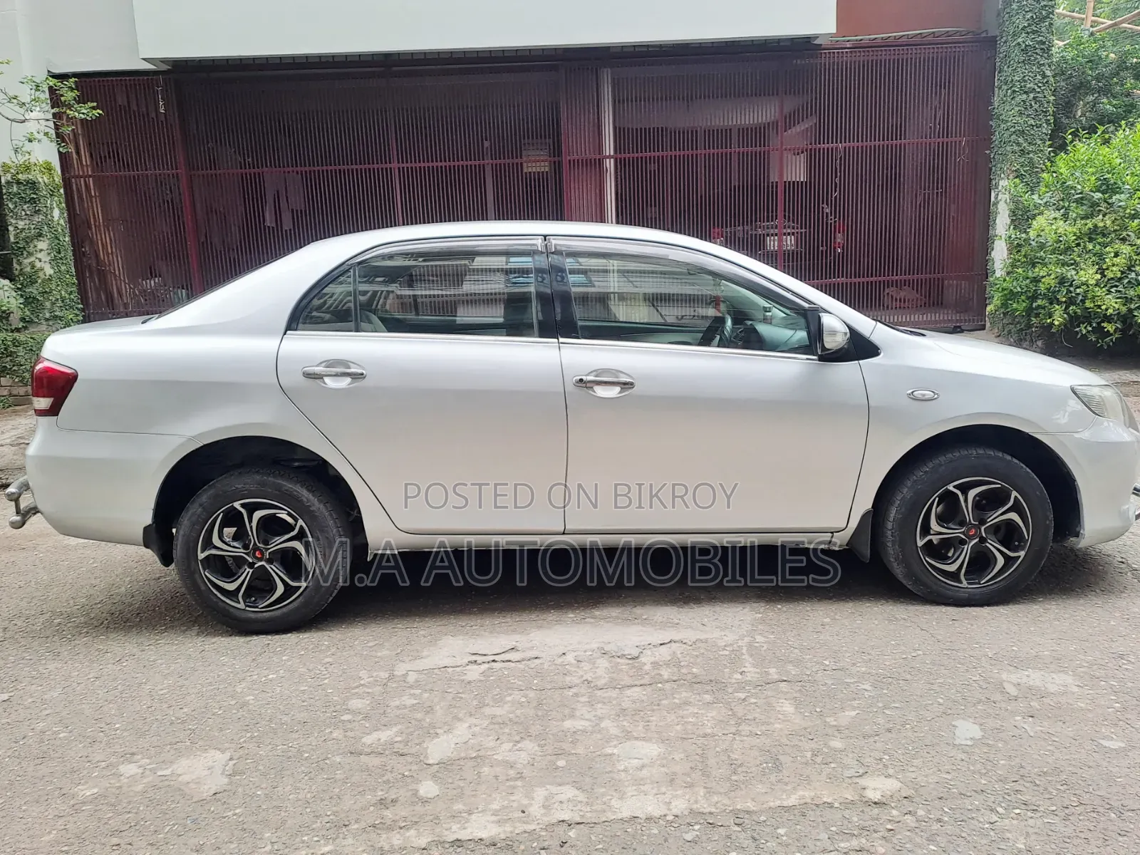 টয়োটা এক্সিও ২০১০ সিলভার