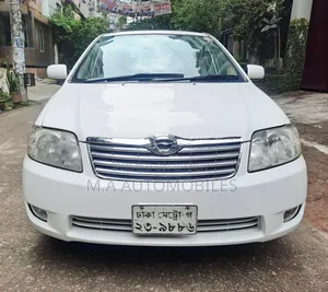 টয়োটা করোলা ২০০৫ হোয়াইট