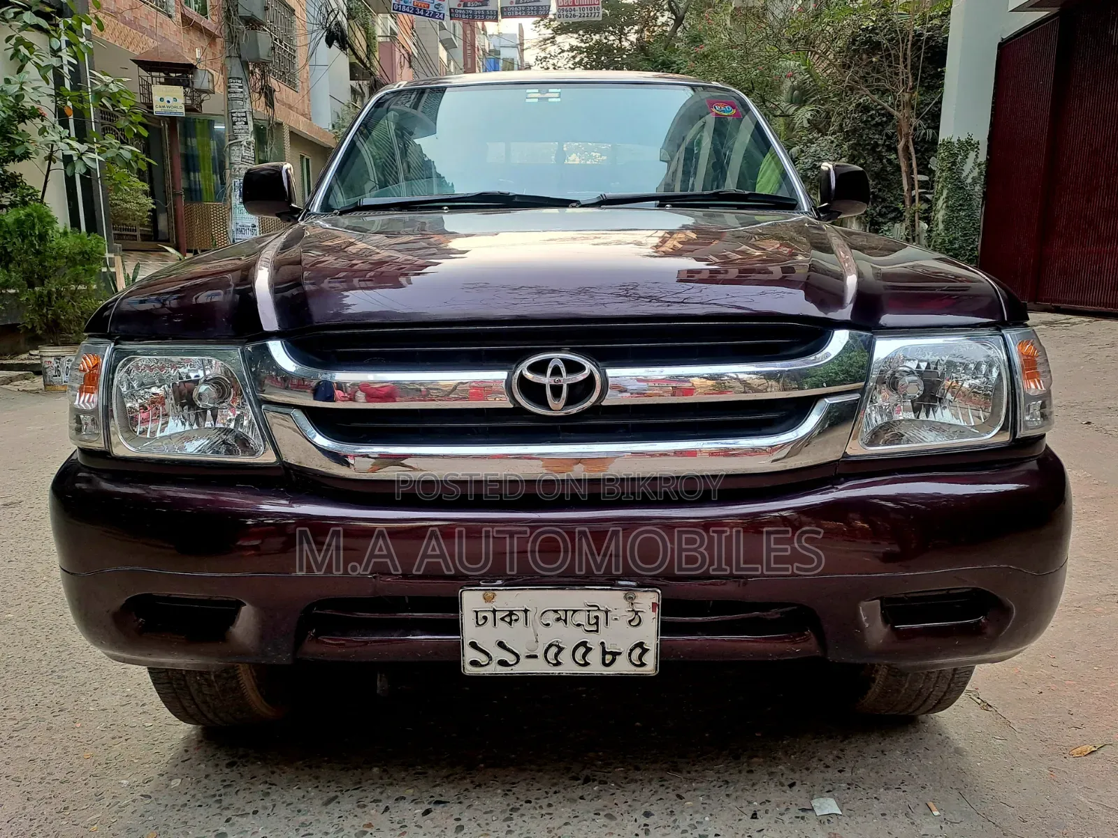 Toyota Hilux 2004 Red