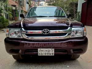 Toyota Hilux 2004 Red