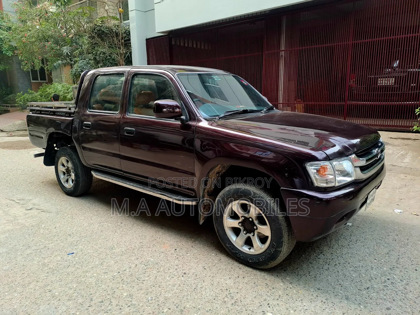 Toyota Hilux 2004 Red
