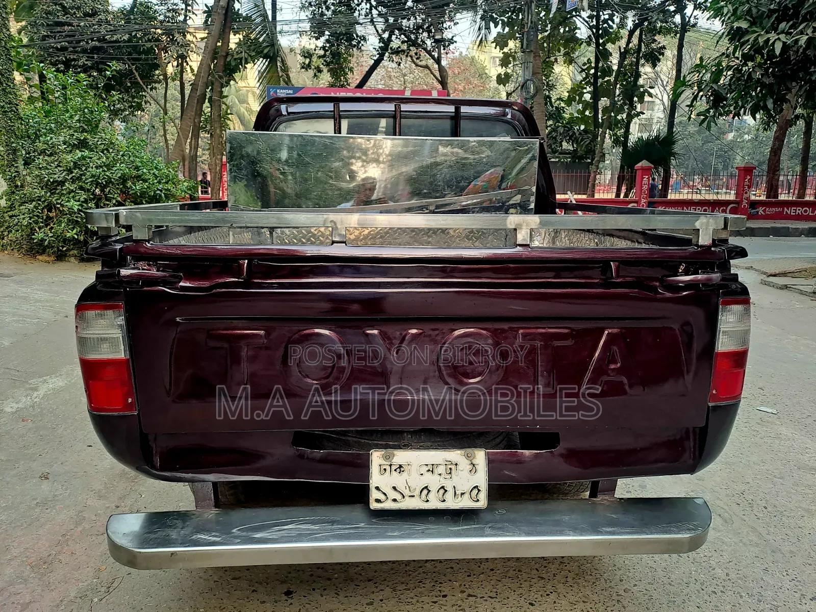 Toyota Hilux 2004 Red