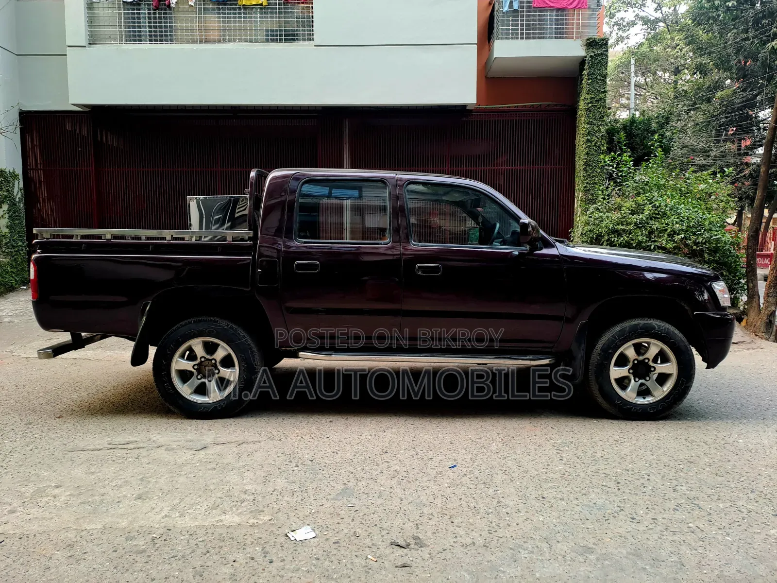 Toyota Hilux 2004 Red