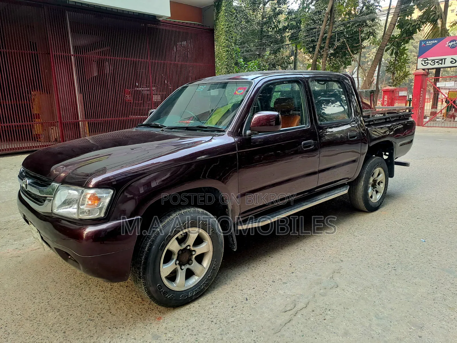 Toyota Hilux 2004 Red