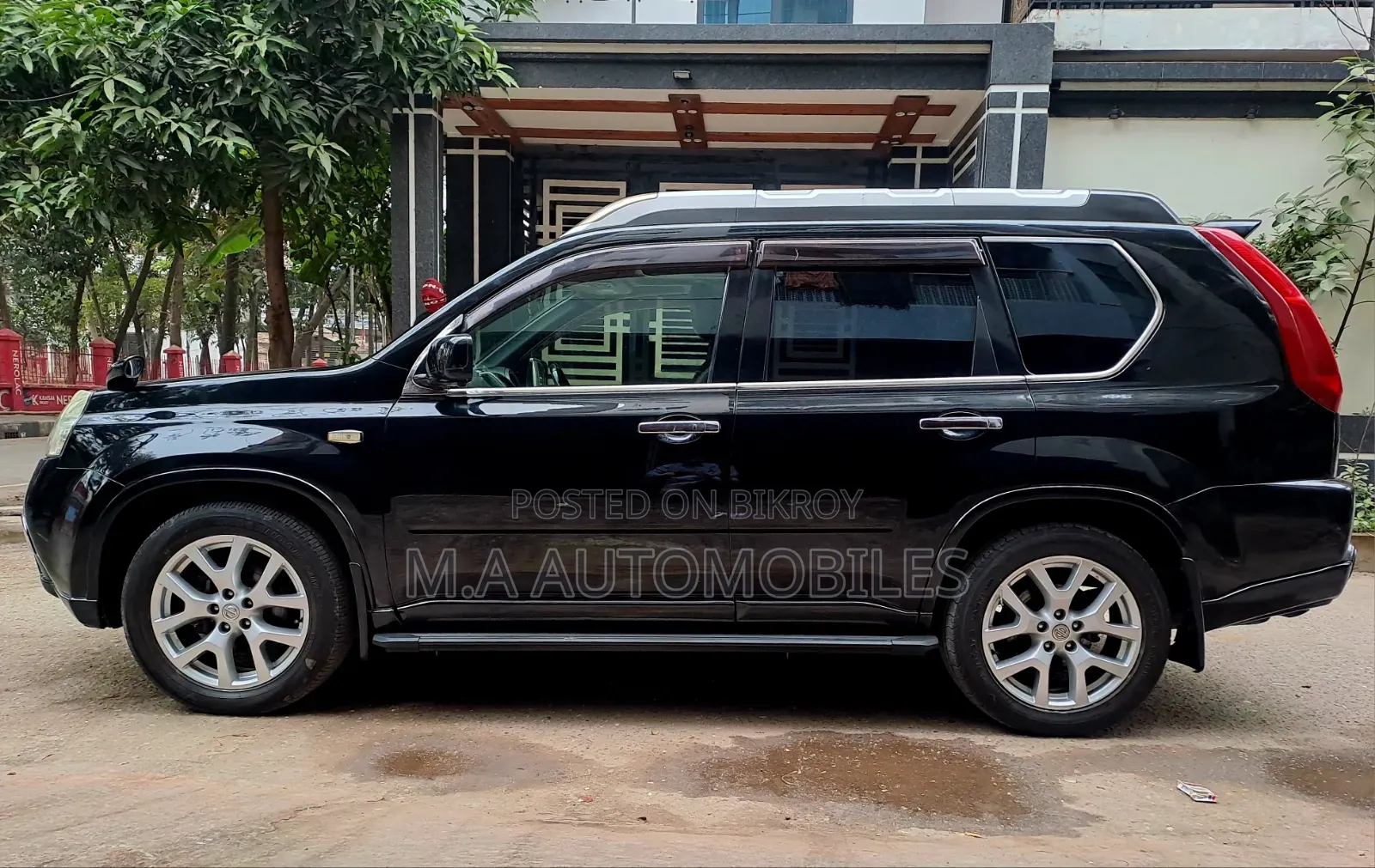 Nissan X-Trail 2012 Black