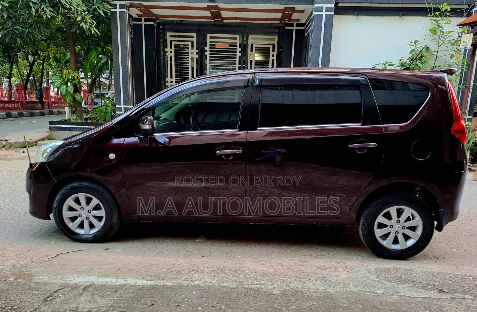Toyota Passo Sette 2010 Maroon