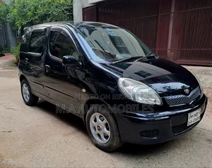 Toyota Fun Cargo 2004