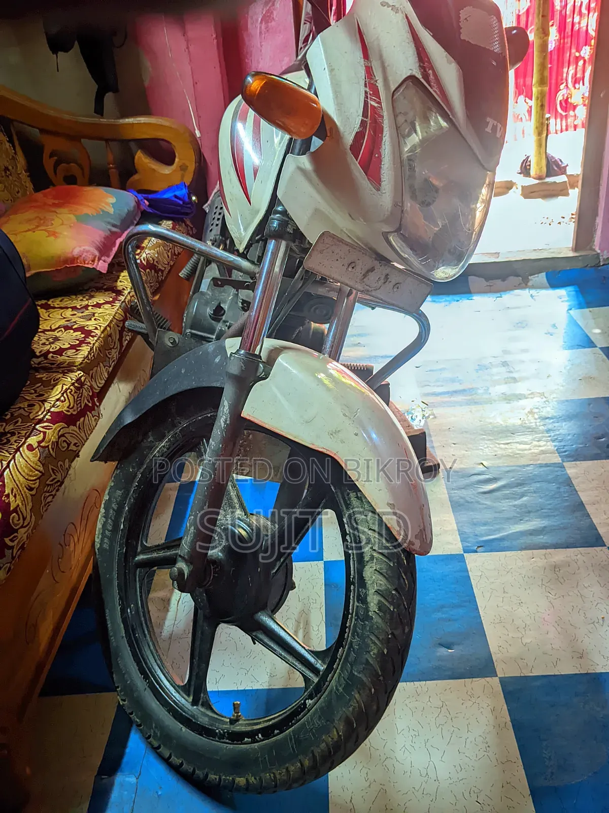 TVS Metro 2014 White