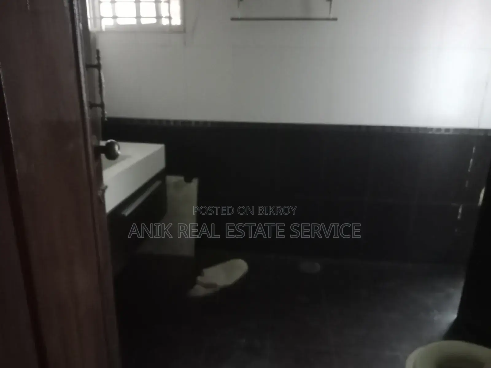 গুলশানের অনিক রিয়েল এস্টেটে ৩ বেডরুমের অ্যাপার্টমেন্ট ভাড়ার জন্য