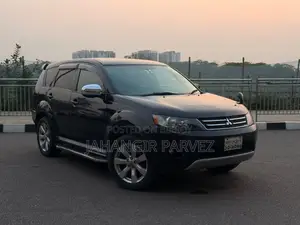 মিতসুবিশি আউটল্যান্ডার ২০১০ কালো