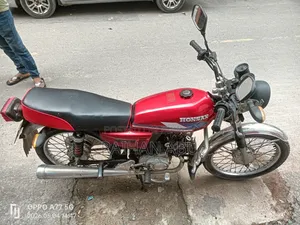 মোটরসাইকেল ২০০৯ লাল