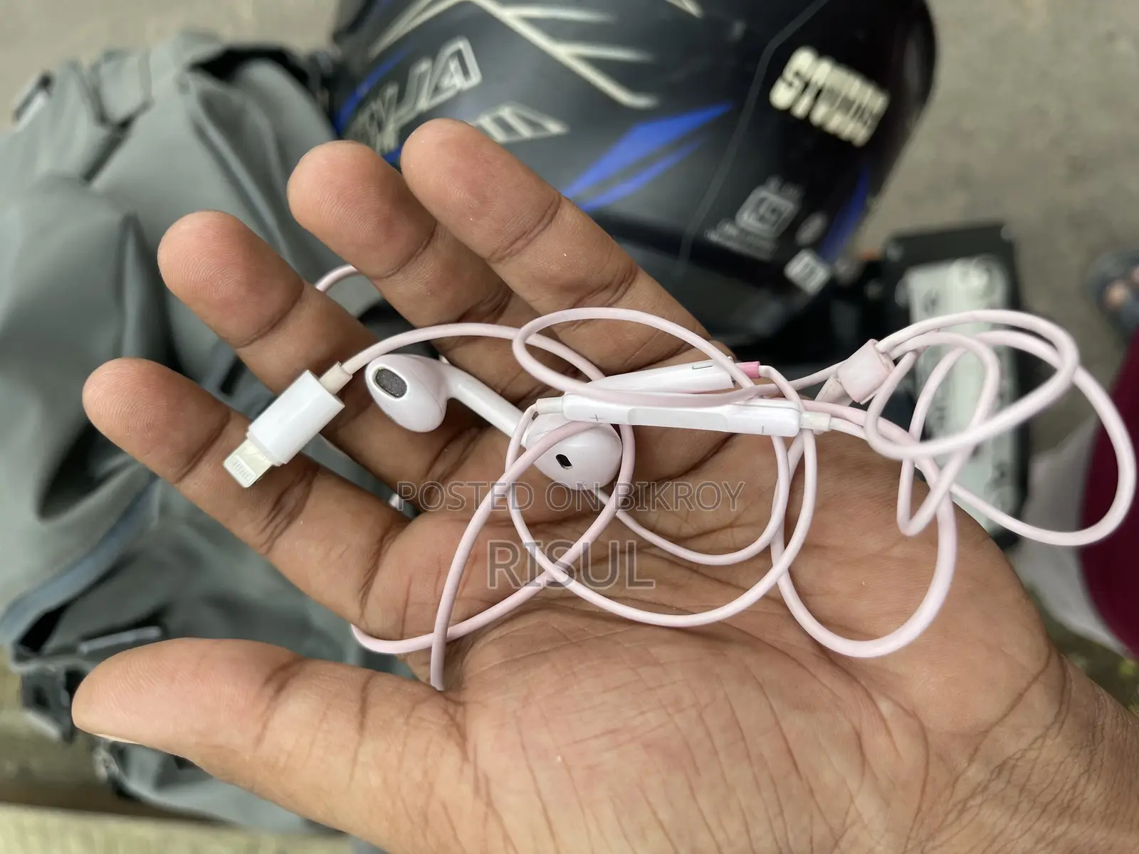 iPhone Lightning Earphone