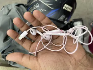 iPhone Lightning Earphone
