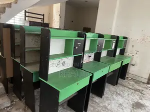 স্টাডি টেবিল একদম নতুনের মতো
