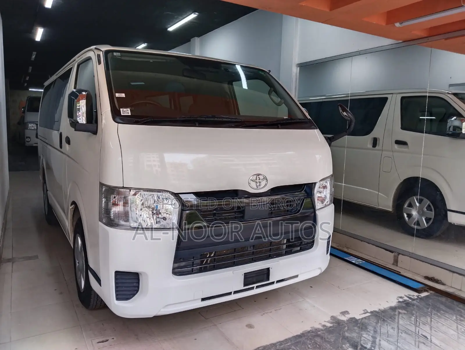 Toyota HiAce 2021 White