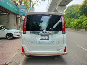 Toyota Noah 2.0 AWD (7 Seater) 2014 Pearl