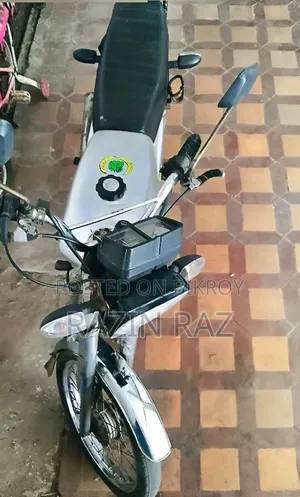 হোন্ডা ১৯৯৫ সাদা