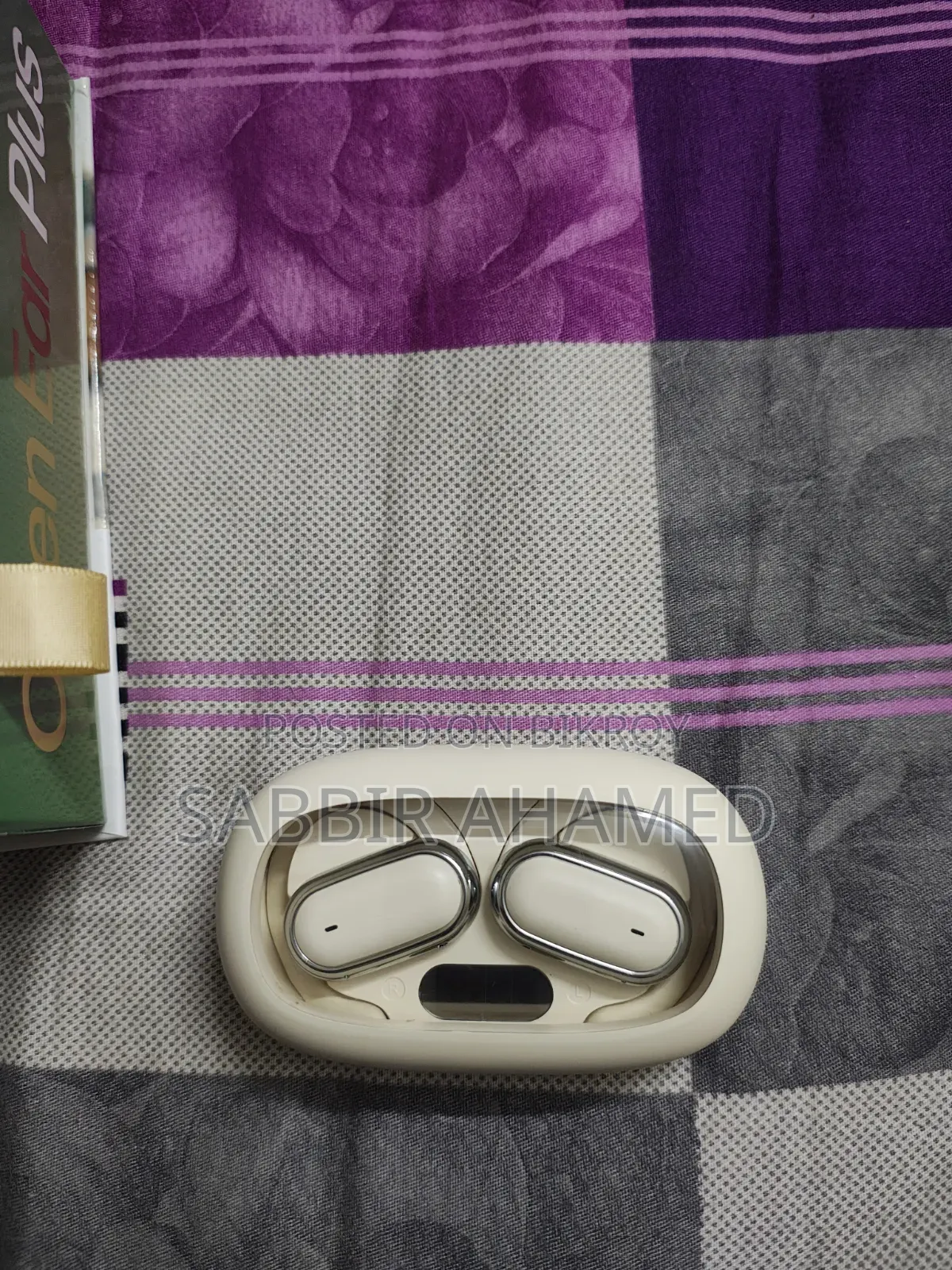 Headphone brought from America in 100/100 condition. Used for 10 days