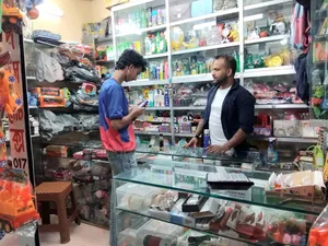 Running Cosmetics Shop for Sale with Decoration and Stock