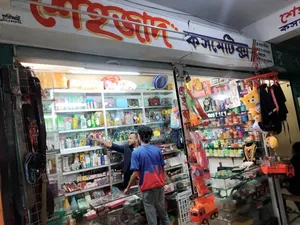 Running Cosmetics Shop for Sale with Decoration and Stock