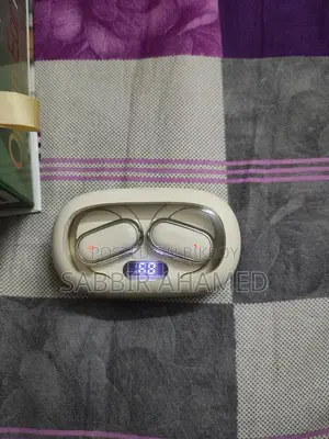 Headphone brought from America in 100/100 condition. Used for 10 days