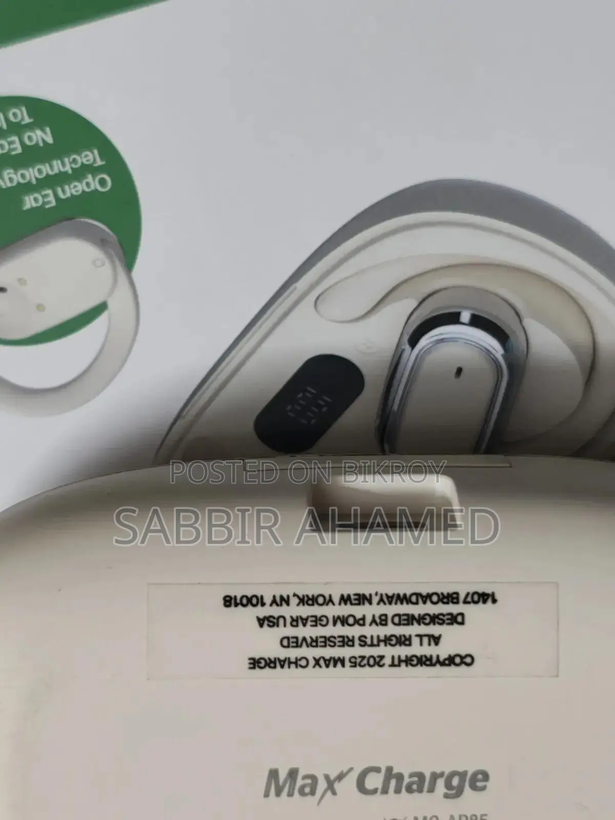 Headphone brought from America in 100/100 condition. Used for 10 days