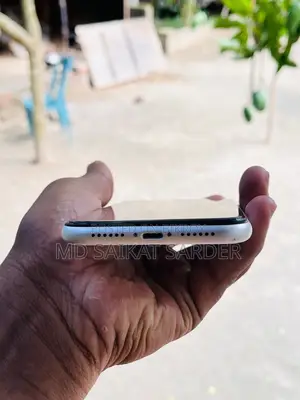 Apple XR 64 GB White