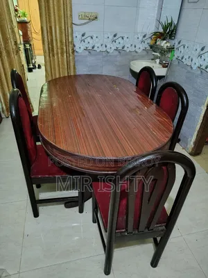 ডাইনিং টেবিল