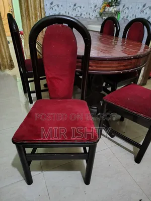ডাইনিং টেবিল