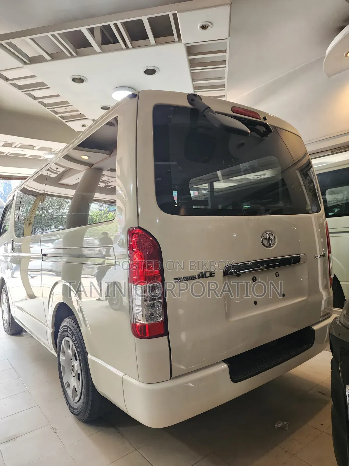 Toyota HiAce 2020 White