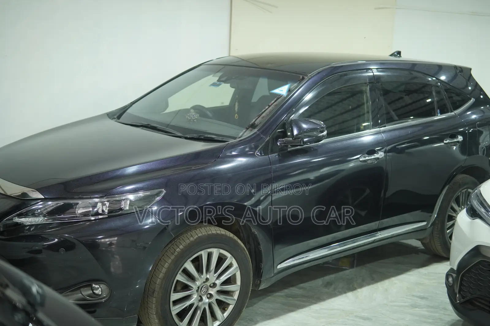 Toyota Harrier 2.0 2014 Black
