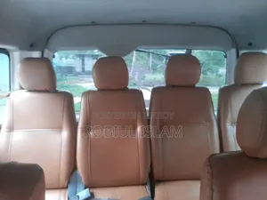 টয়োটা হাইএস সায়ায়া ২০০৪ পার্ল