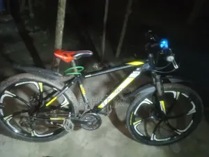 ২৬" ইঞ্চি সাইকেল, এলুমিনিয়াম বডি কোম্পানির স্টিকার আছে এখনো।