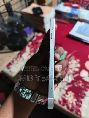 অ্যাপল আইফোন ১২ ৬৪ জিবি সাদা